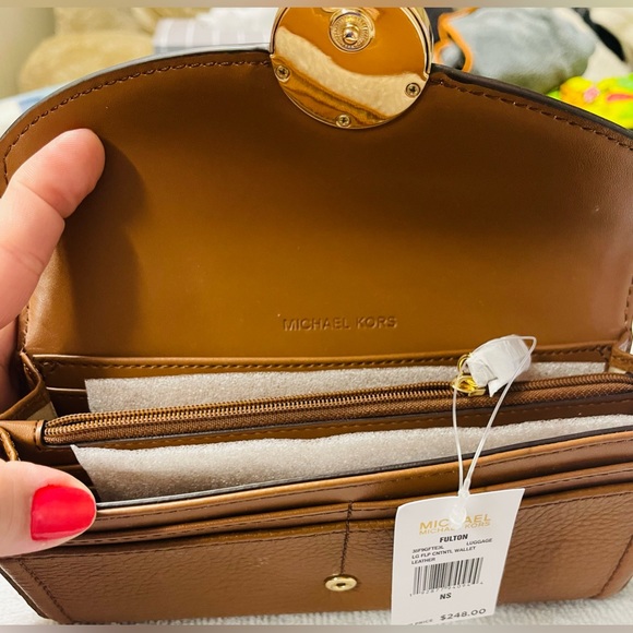 michael kors large continental wallet - Picture 2 of 4